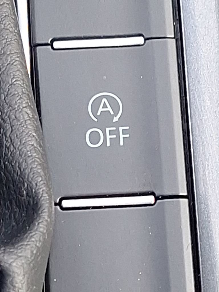 Used 2024 Volkswagen Tiguan SE AWD/4WD image 40