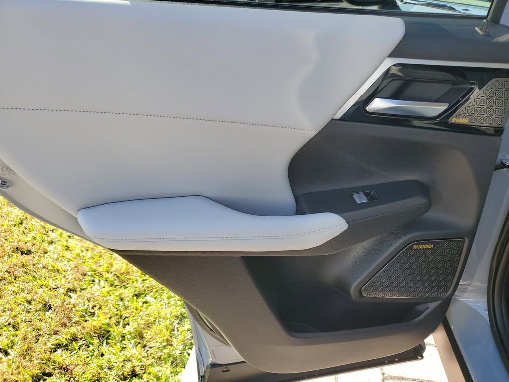 New 2026 Mitsubishi Outlander SE image 12