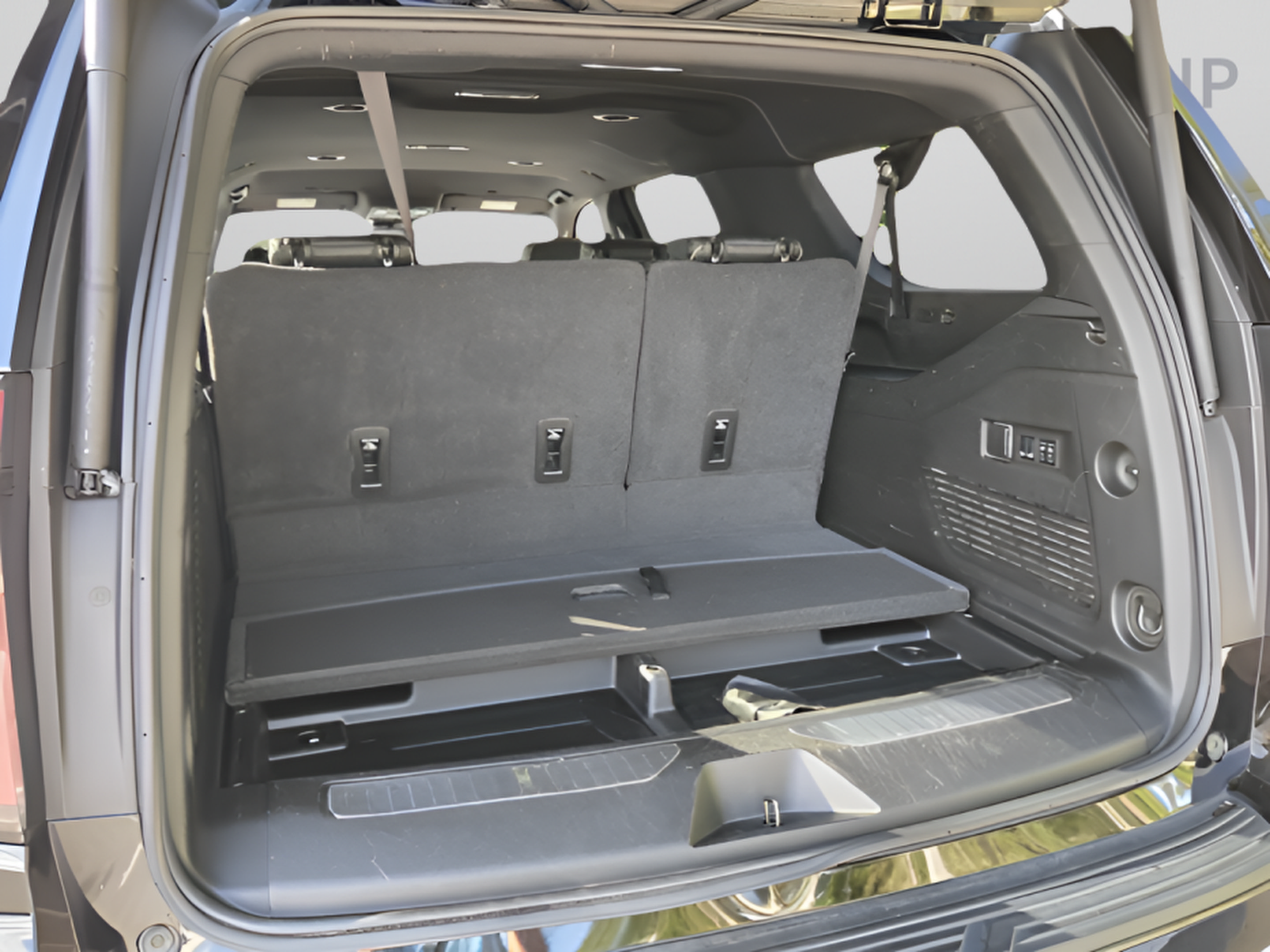 Used 2024 Chevrolet Suburban Premier AWD/4WD image 13