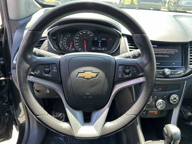 Used 2020 Chevrolet Trax LT w/ Sun & Sound Package FWD image 12