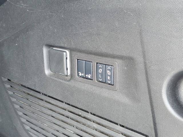 Used 2024 Chevrolet Suburban Z71 w/ Luxury Package image 30