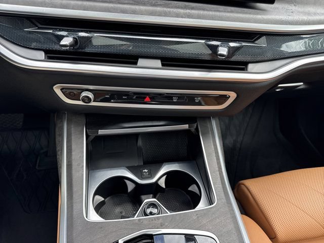 Used 2025 BMW X7 xDrive40i AWD/4WD image 18