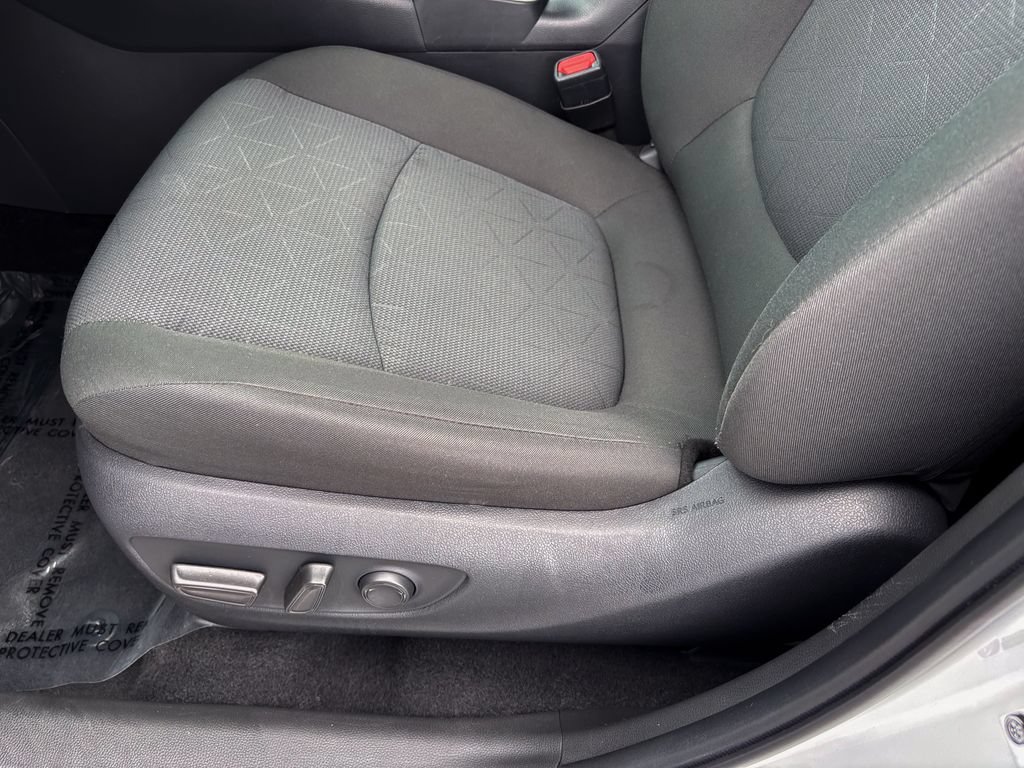 Used 2025 Toyota RAV4 XLE AWD/4WD image 20