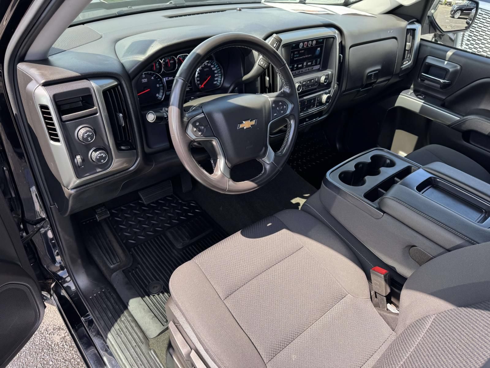 Used 2018 Chevrolet Silverado 1500 LT AWD/4WD image 2
