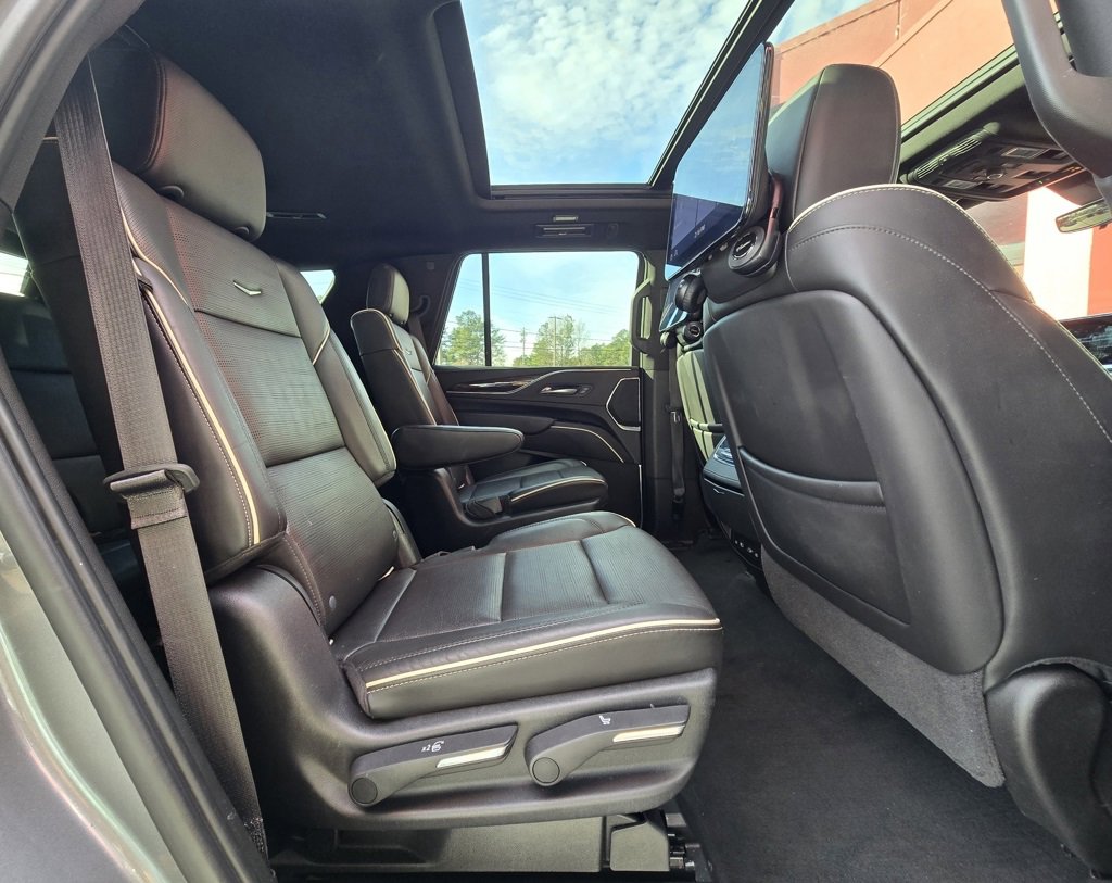 Used 2021 Cadillac Escalade Premium Luxury image 19