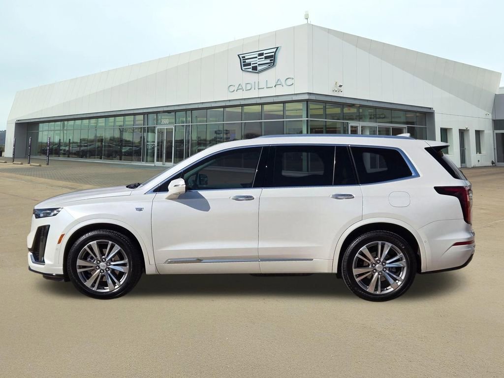 Used 2022 Cadillac XT6 Premium Luxury w/ Technology Package image 3