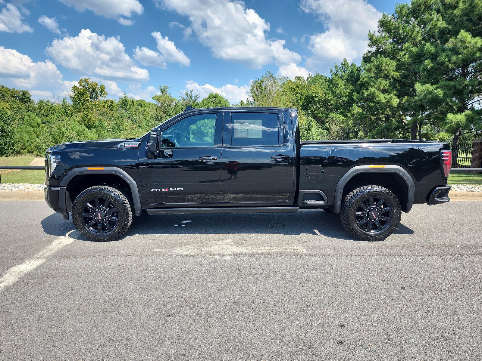 Used 2025 GMC Sierra 2500 AT4 w/ AT4 Premium Plus Package AWD/4WD image 2