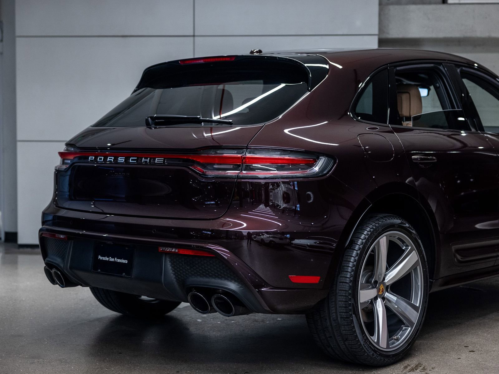 Certified 2024 Porsche Macan AWD/4WD image 25