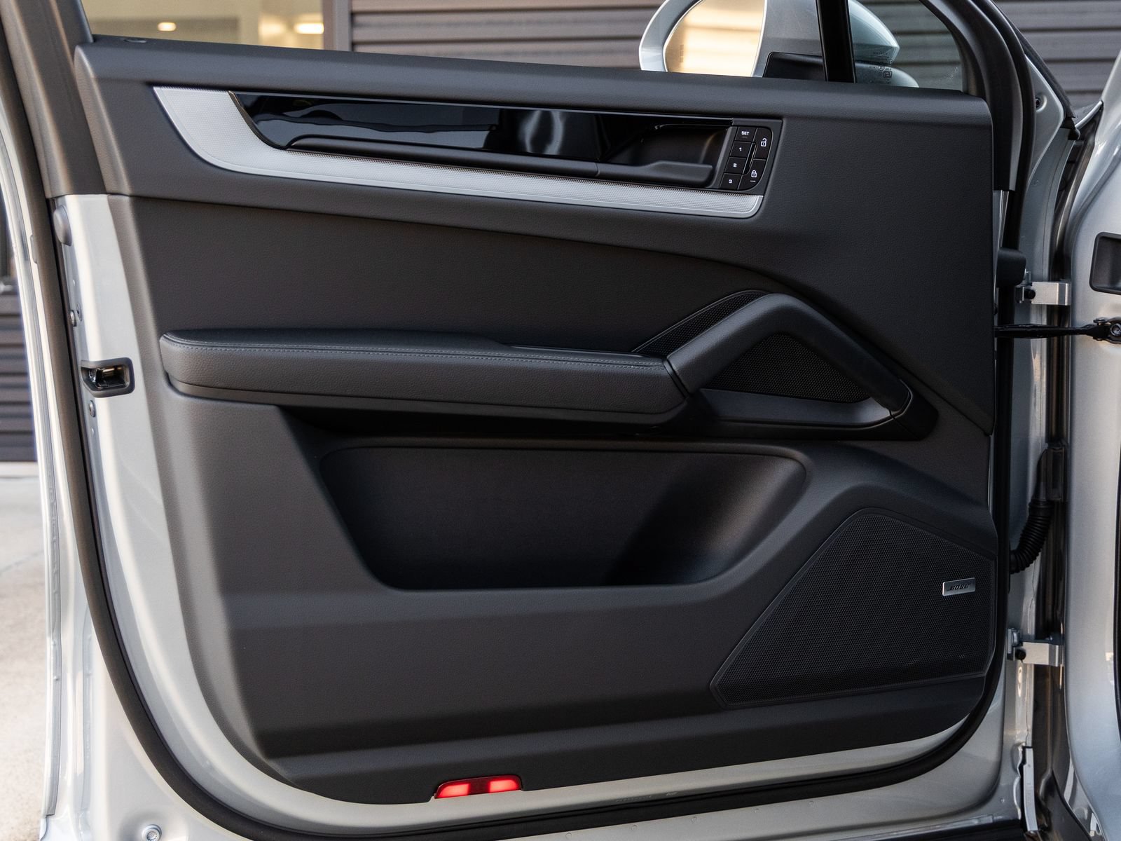 Certified 2026 Porsche Cayenne E-Hybrid Coupe AWD/4WD image 22