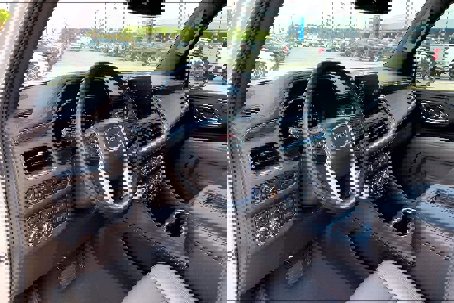 Used 2023 GMC Yukon SLT w/ SLT Premium Package AWD/4WD image 18