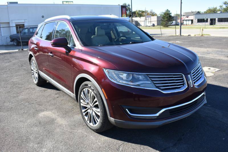 Used 2017 Lincoln MKX Reserve w/ Cargo Accessories Package FWD image 2