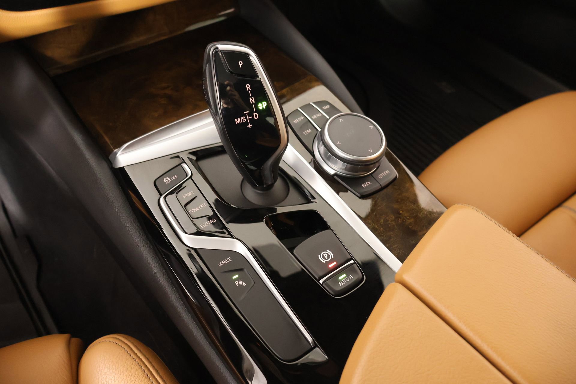 Used 2019 BMW 530e xDrive w/ Convenience Package image 9