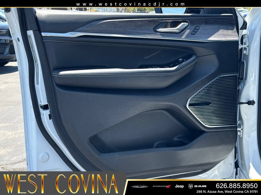 Used 2023 Jeep Grand Cherokee Overland AWD/4WD image 20