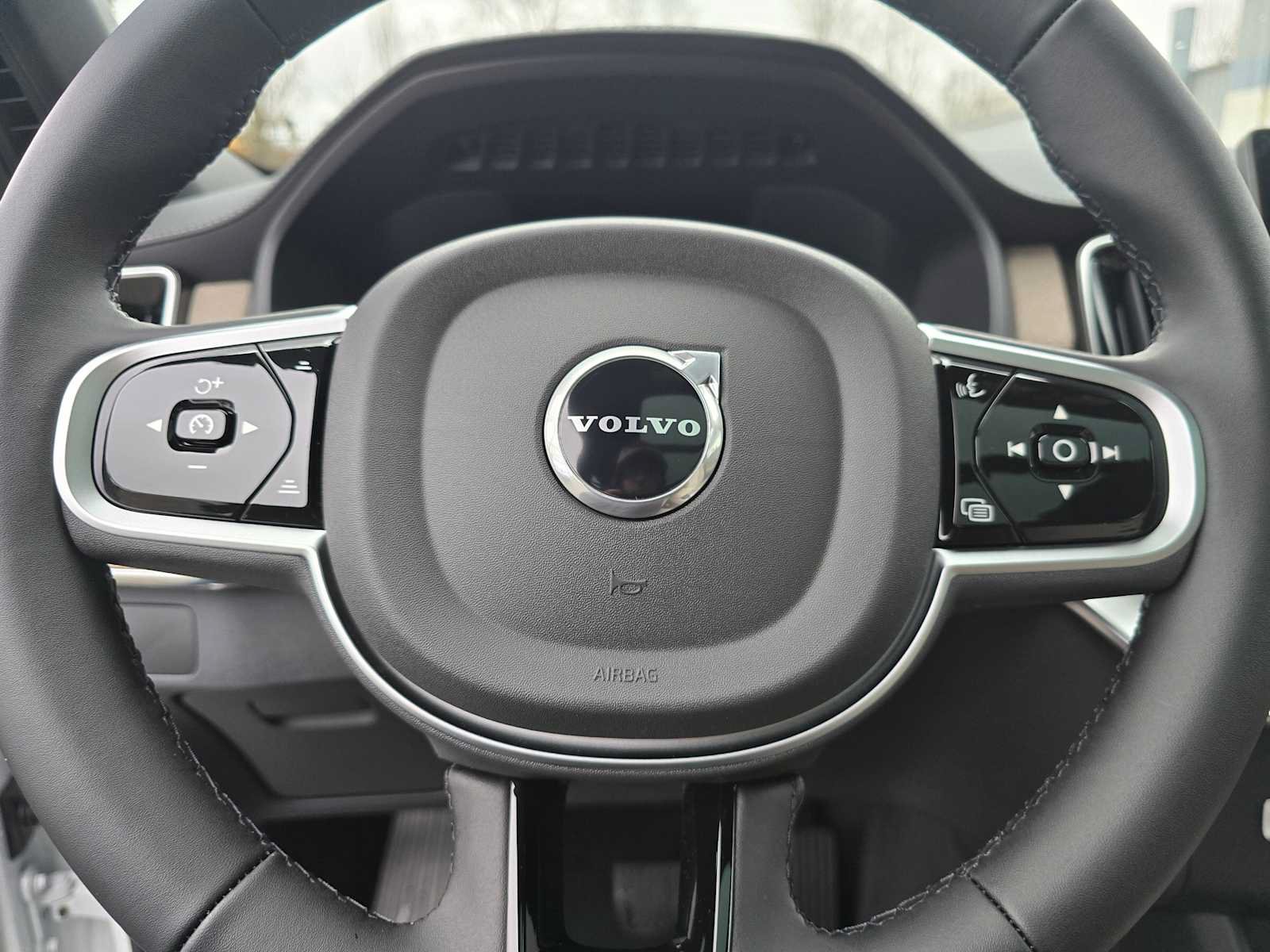 New 2026 Volvo XC90 B6 Plus w/ Protection Package Premier AWD/4WD image 29