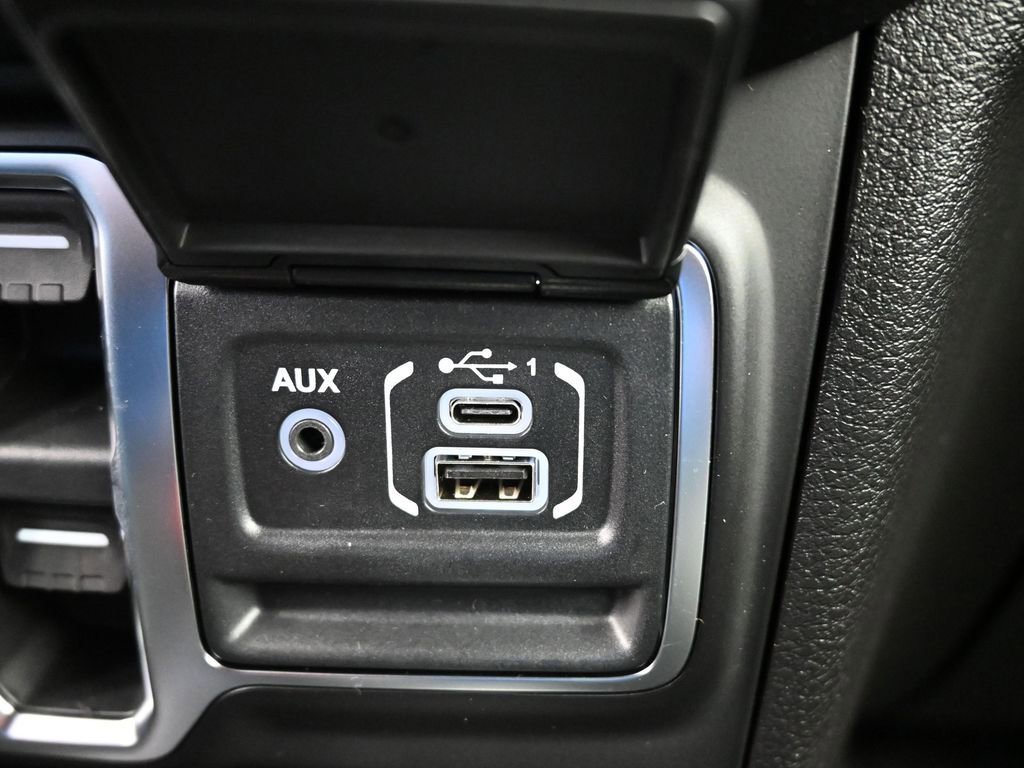 New 2026 Jeep Wrangler Sahara w/ Technology Group image 18