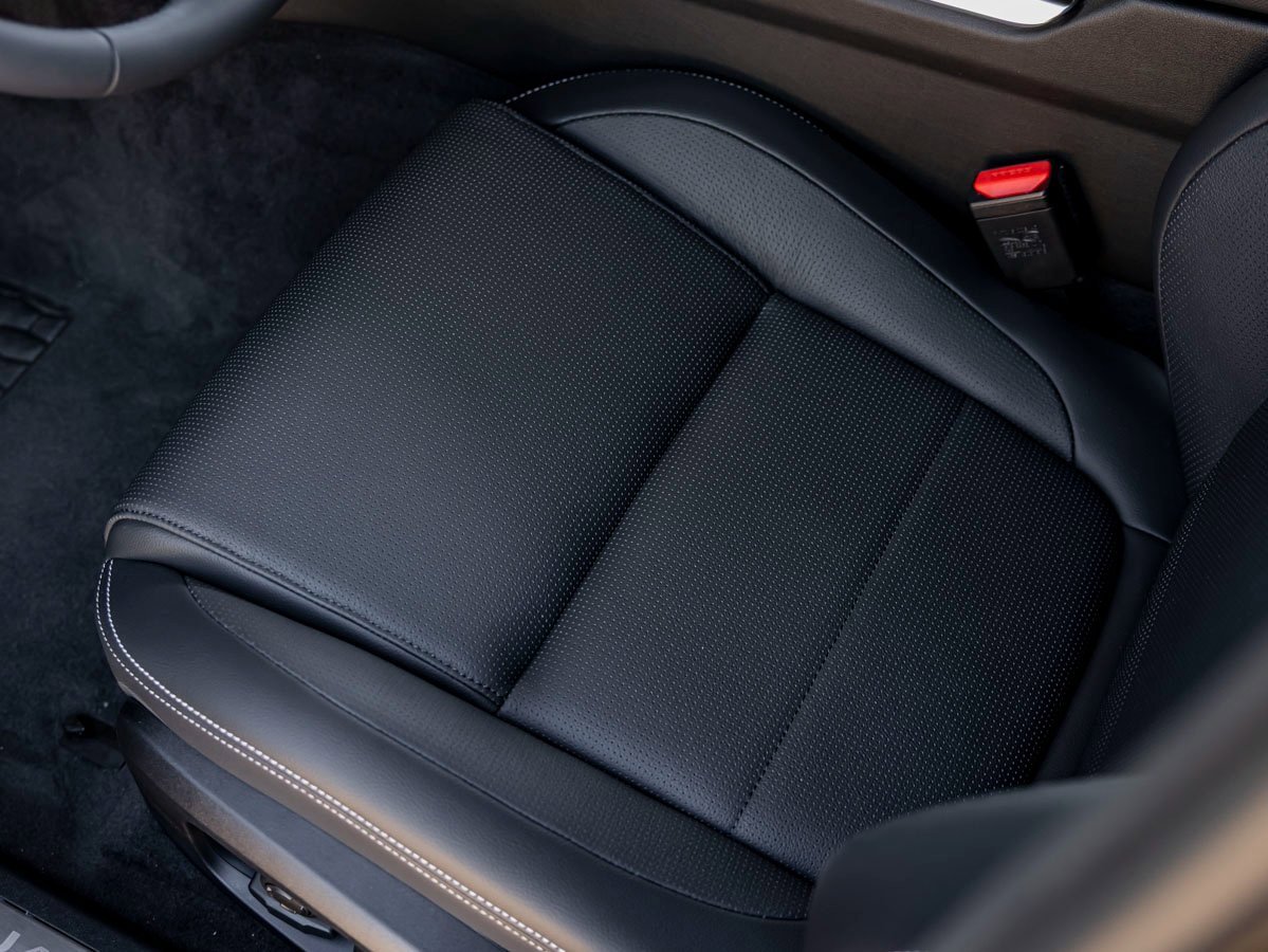 New 2024 Jaguar XF R-Dynamic SE image 15