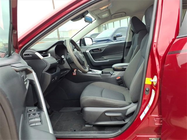 Used 2019 Toyota RAV4 LE image 13