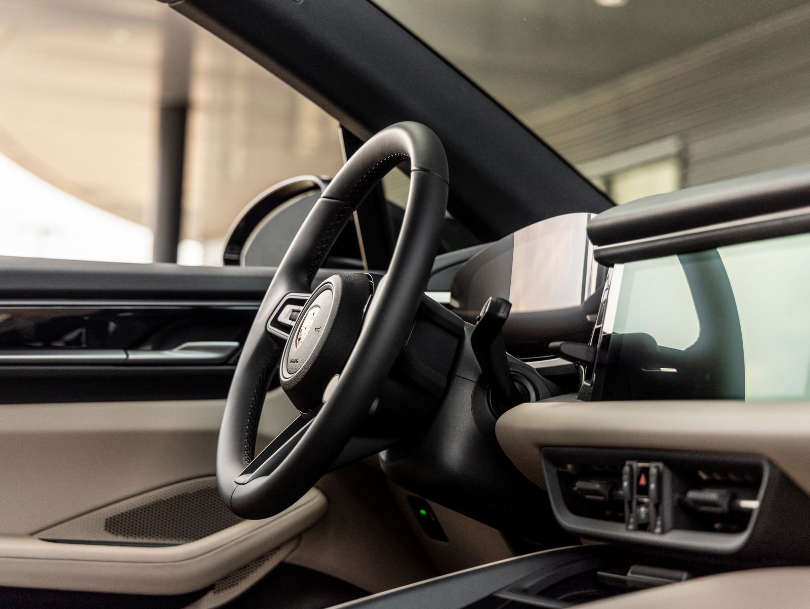 Certified 2025 Porsche Macan 4 Electric image 43