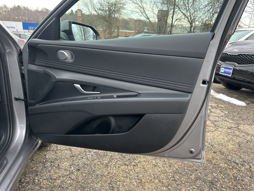 Certified 2025 Hyundai Elantra SEL FWD image 23