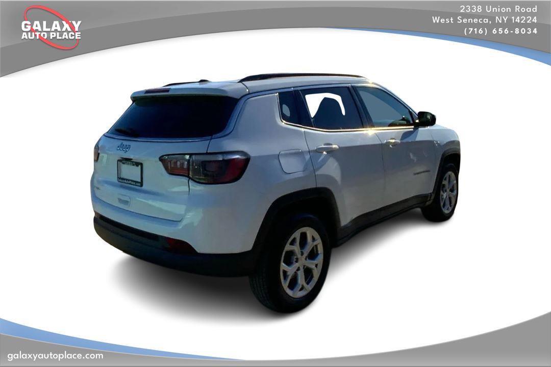 Used 2024 Jeep Compass Latitude AWD/4WD image 5
