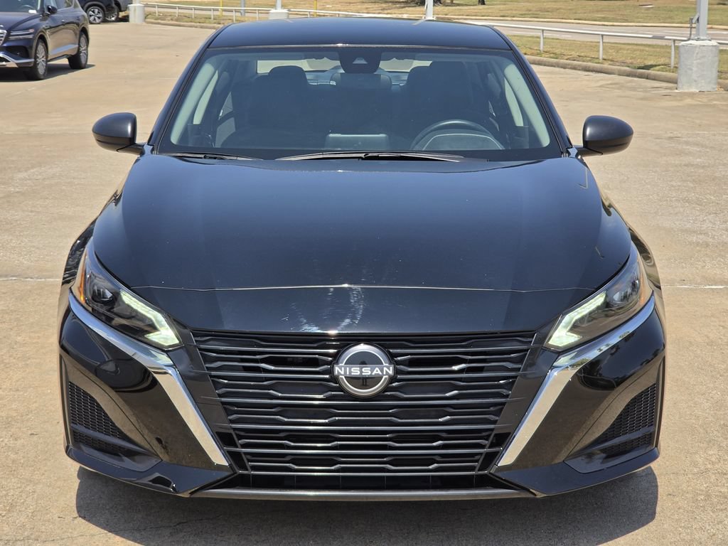 Used 2025 Nissan Altima 2.5 SV FWD image 3