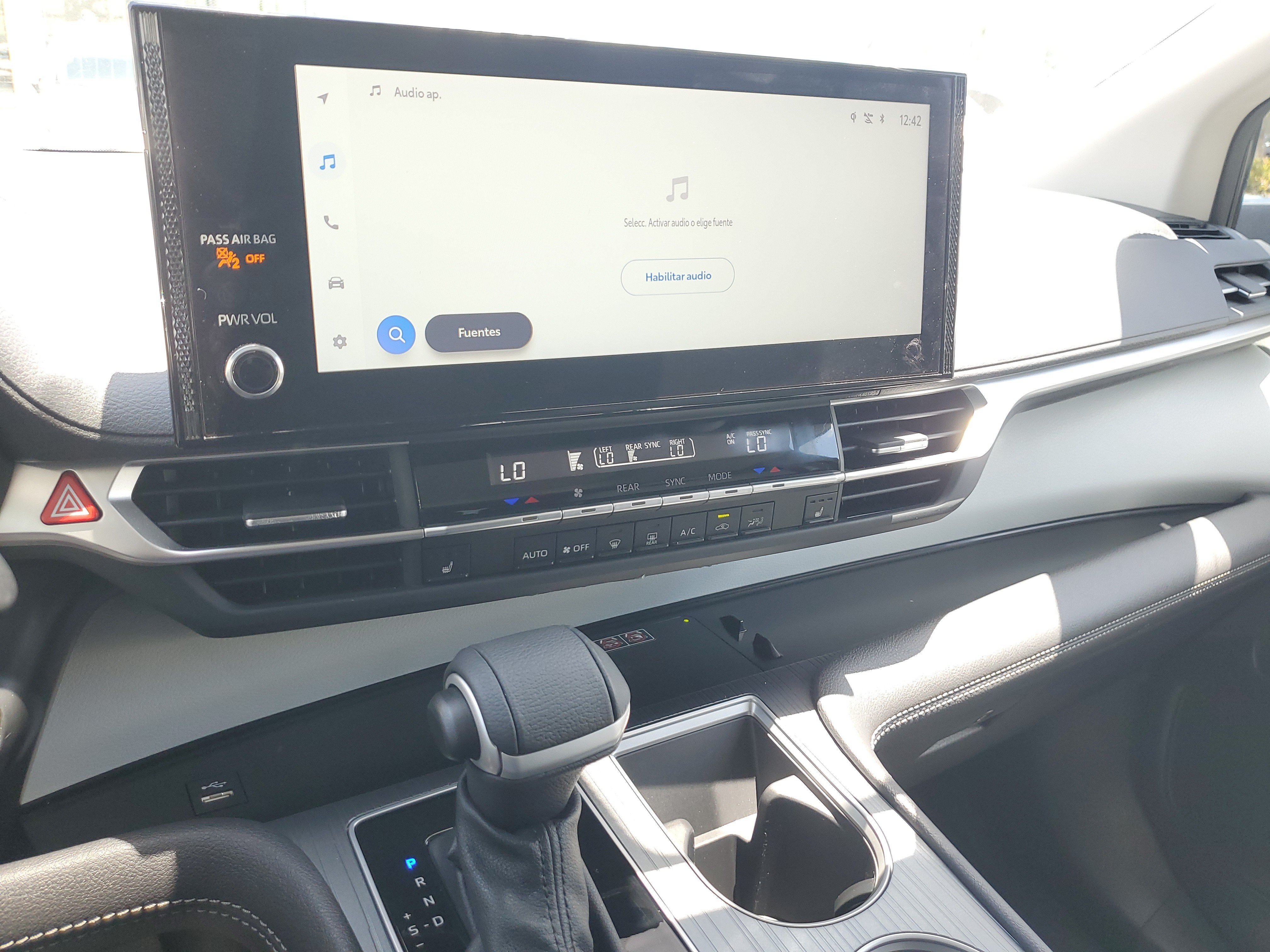 Certified 2025 Toyota Sienna XLE FWD image 28