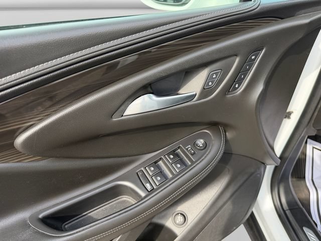 Used 2020 Buick Envision Essence w/ Experience Buick Package AWD/4WD image 11
