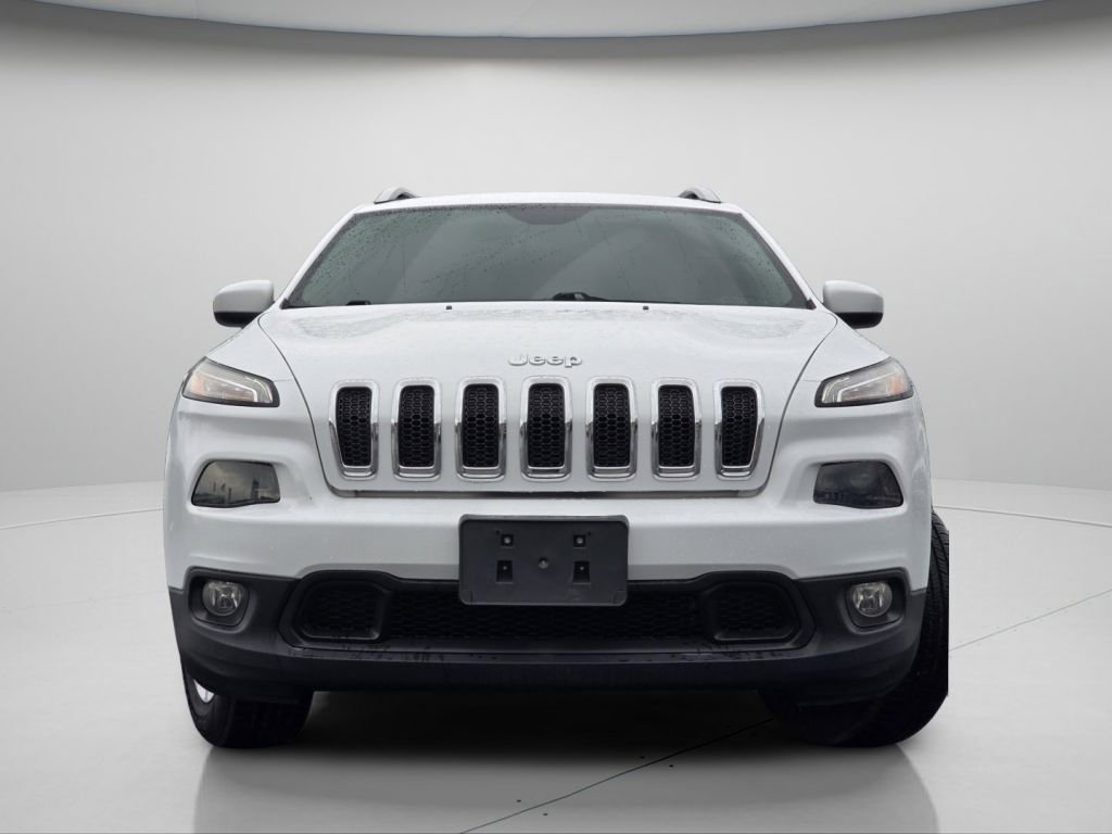 Used 2018 Jeep Cherokee Latitude AWD/4WD image 3