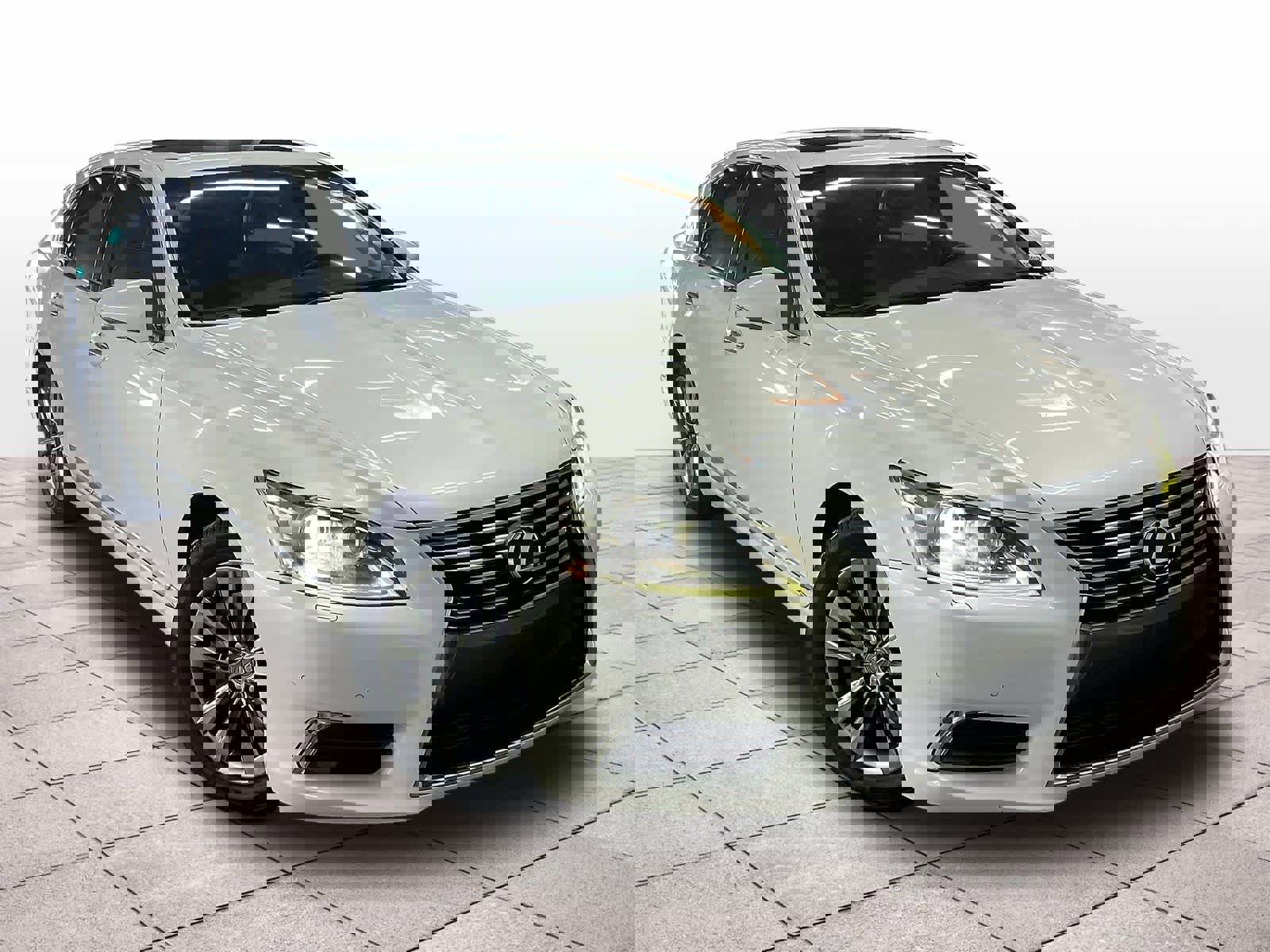 Used 2014 Lexus LS 460 w/ Comfort Package image 2