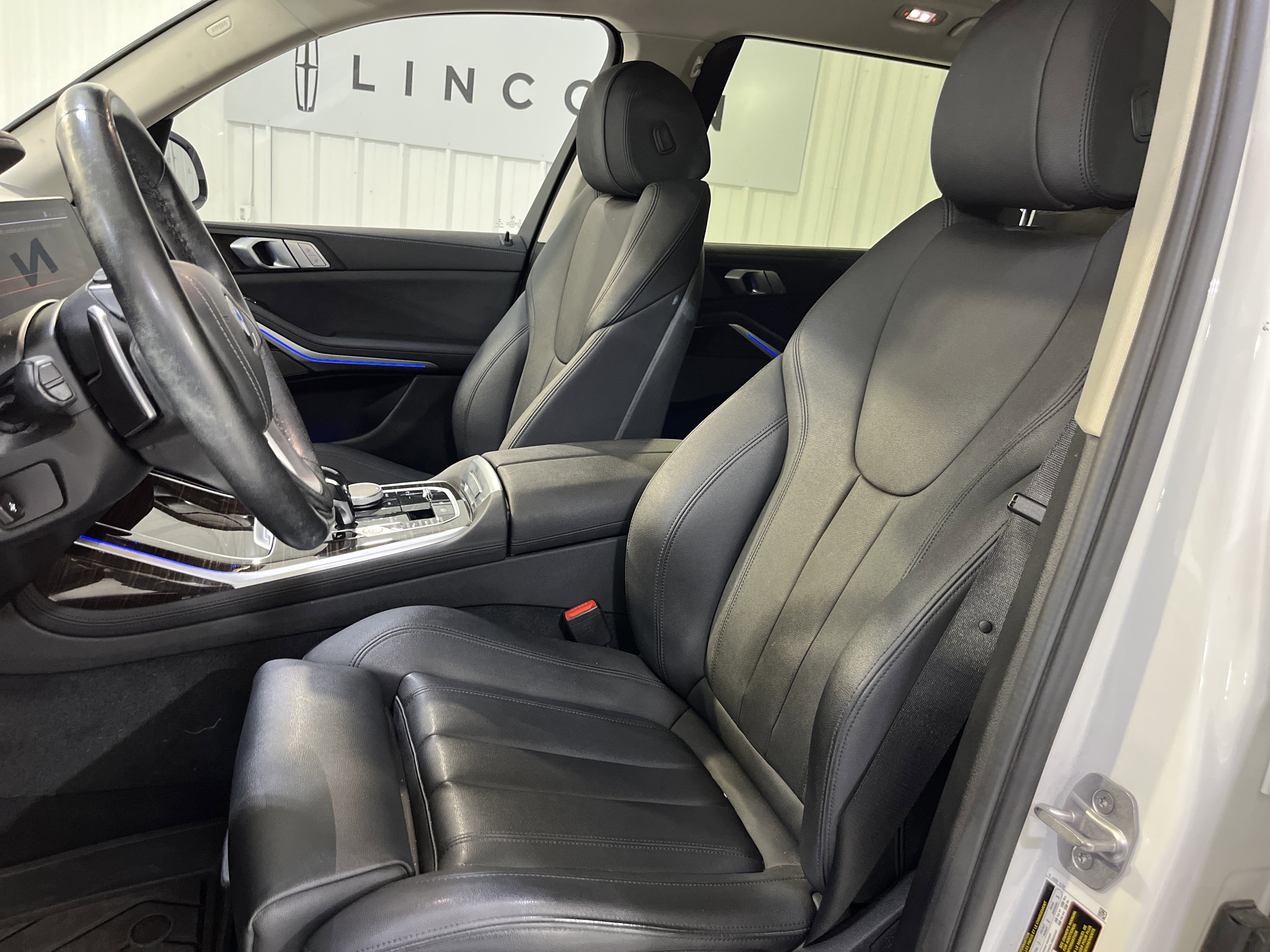 Used 2021 BMW X7 xDrive40i w/ Premium Package image 9