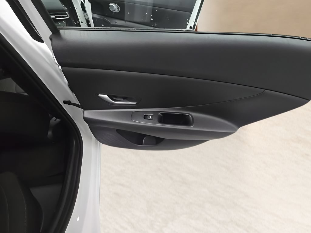 New 2026 Hyundai Elantra SE FWD image 21