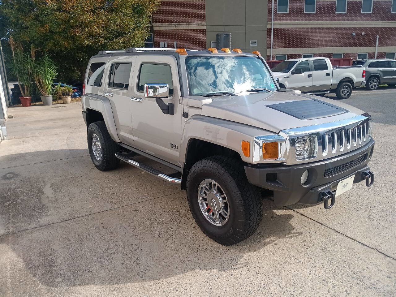 Used 2007 HUMMER H3 image 3
