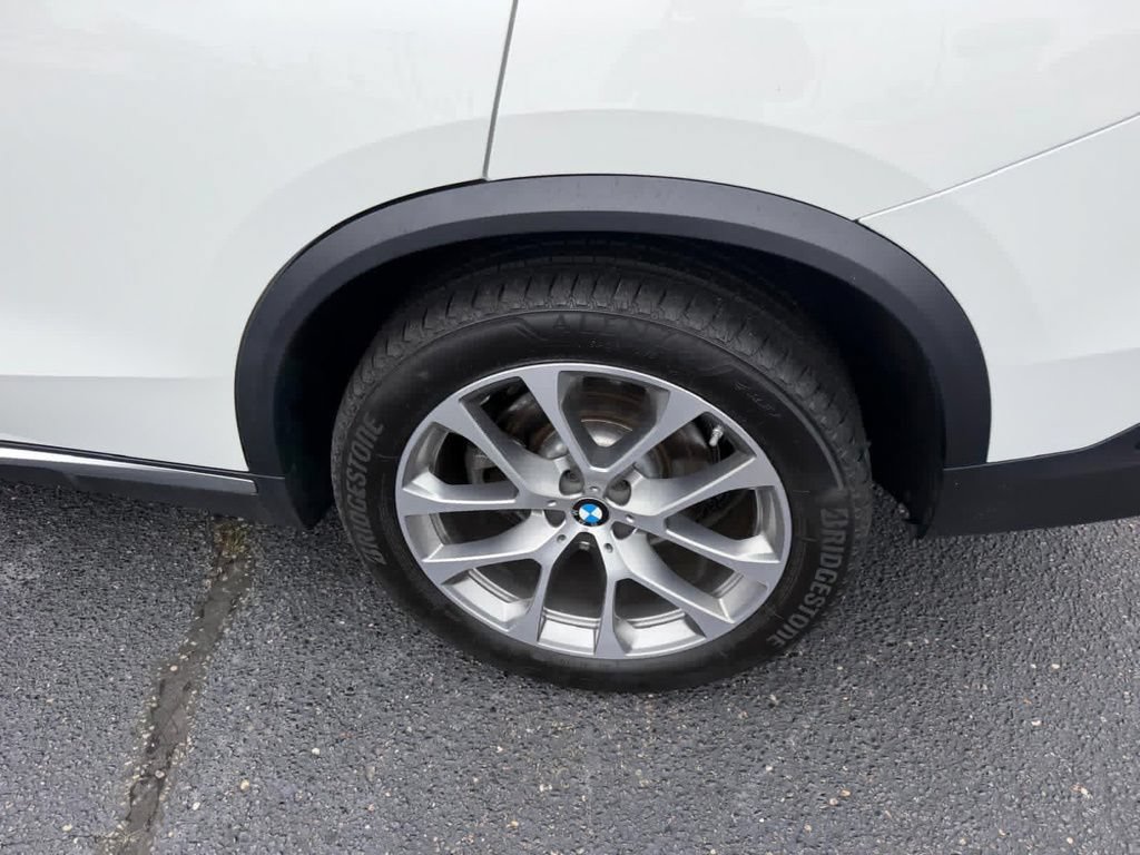 Used 2023 BMW X5 xDrive40i AWD/4WD image 11