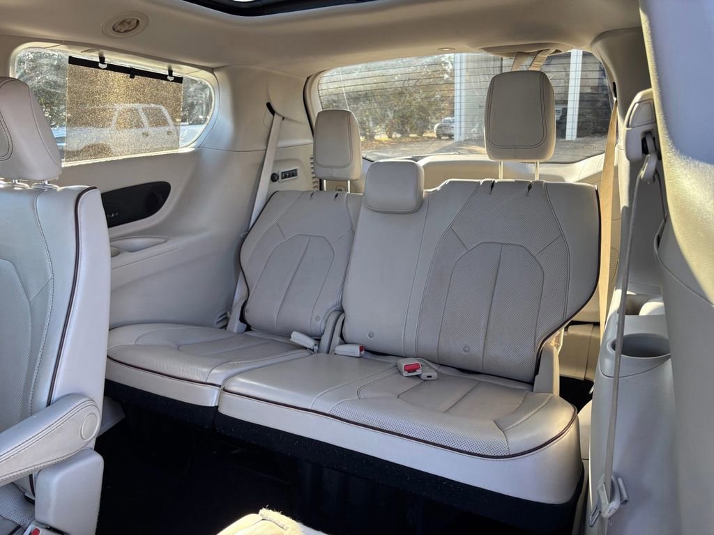 Used 2017 Chrysler Pacifica Limited image 27
