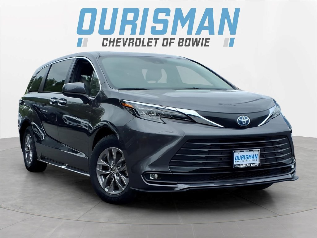 Used 2025 Toyota Sienna XLE