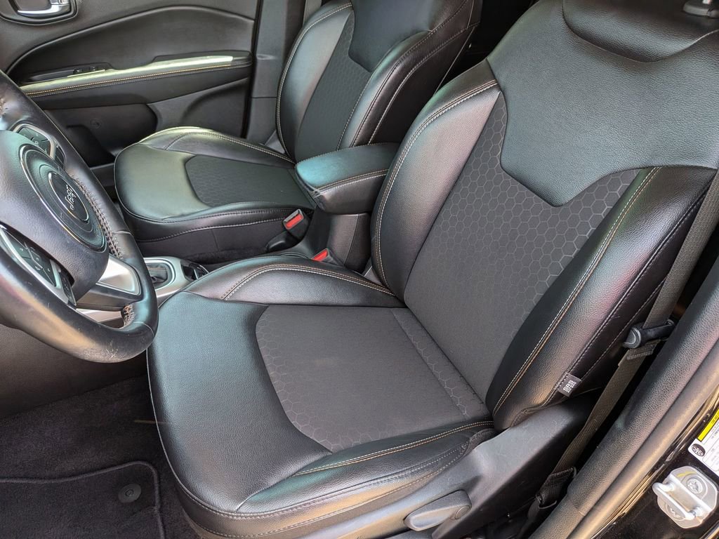 Used 2019 Jeep Compass Latitude FWD image 30