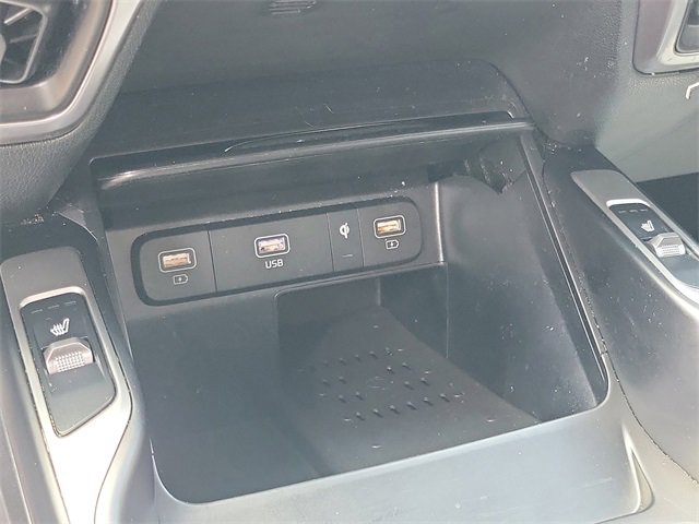 Used 2022 Kia Sorento EX w/ Panoramic Sunroof Package image 17