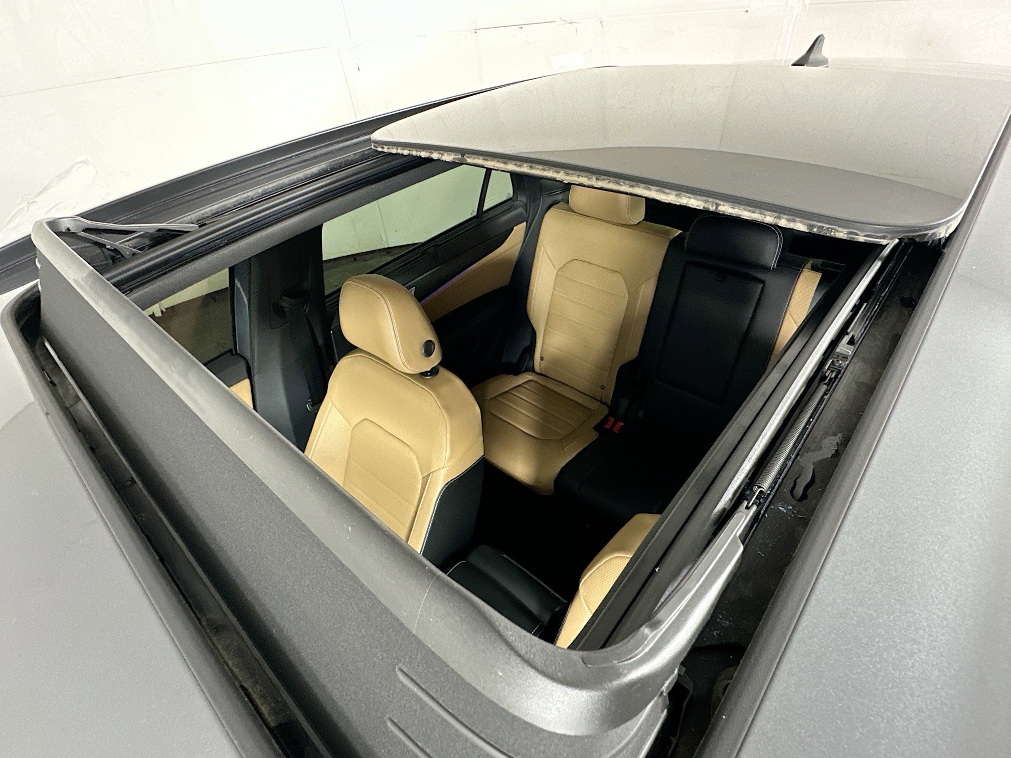 Used 2025 Volkswagen Atlas Cross Sport SEL R-Line image 21