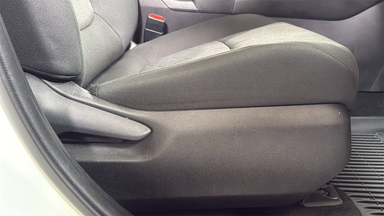 Used 2022 Toyota RAV4 XLE image 20