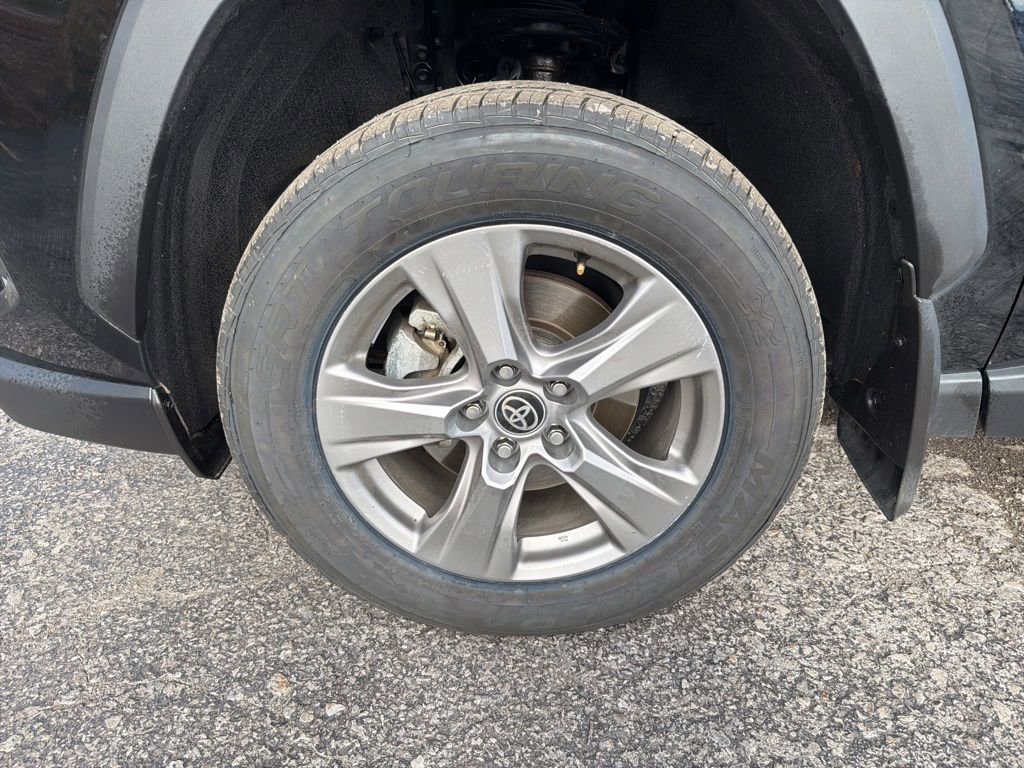 Used 2024 Toyota RAV4 XLE image 33