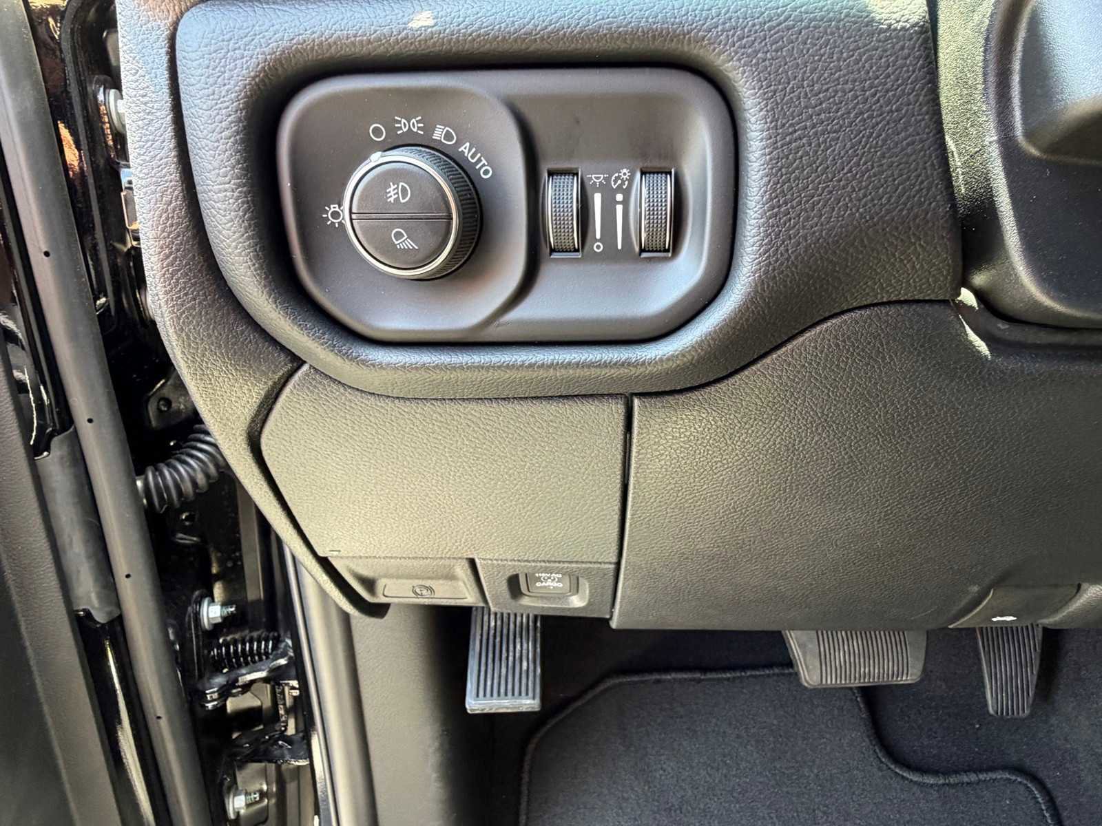 New 2026 RAM 2500 Laramie AWD/4WD image 28