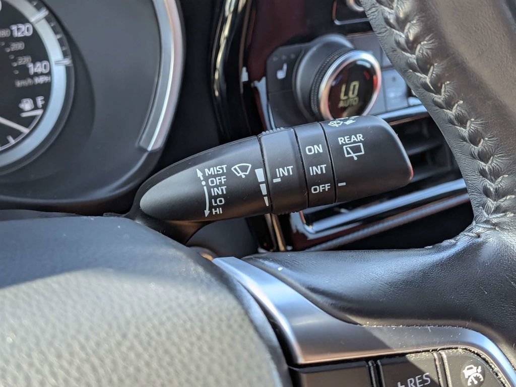Used 2021 Toyota Highlander XSE FWD image 24