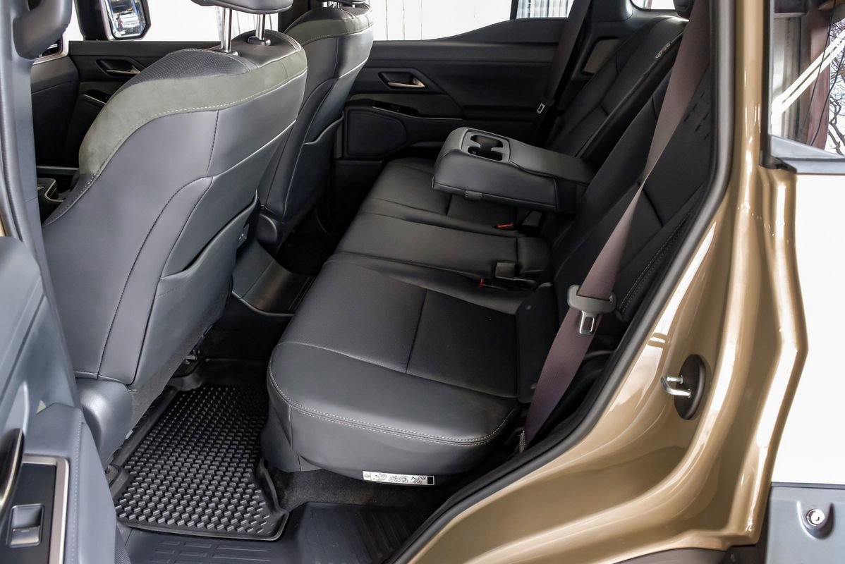 Used 2025 Lexus GX 550 image 36