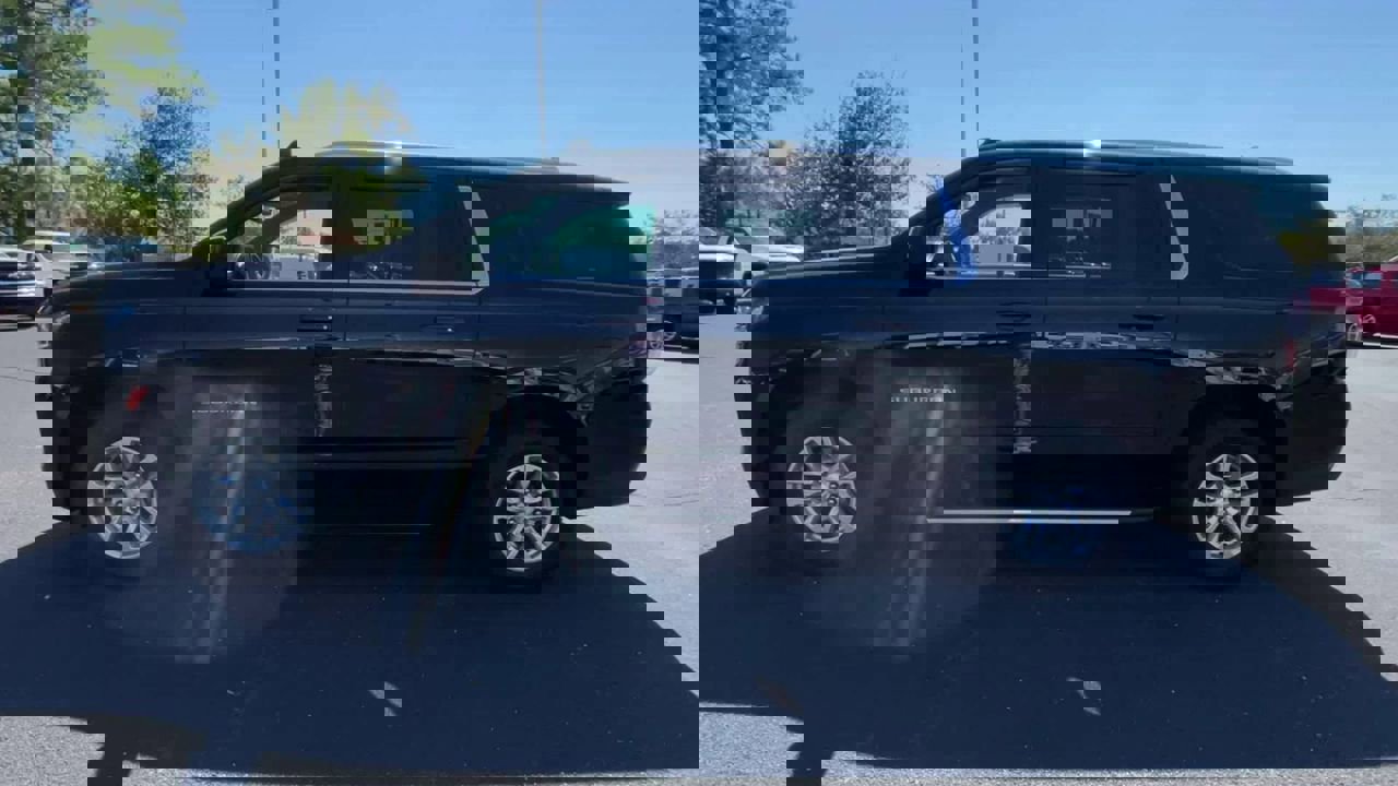 Used 2022 Chevrolet Suburban LT image 5