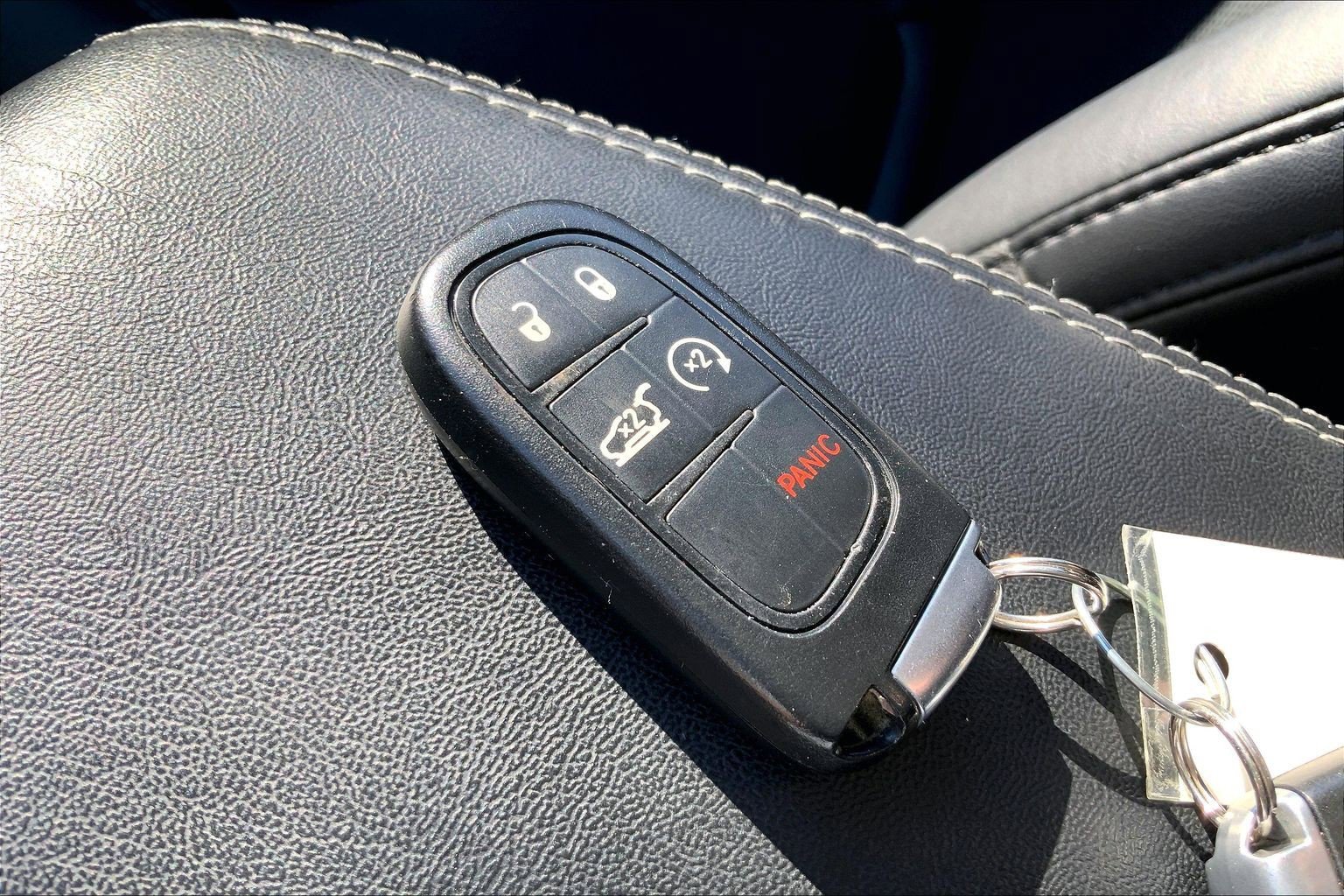 Used 2019 Jeep Cherokee Limited image 12