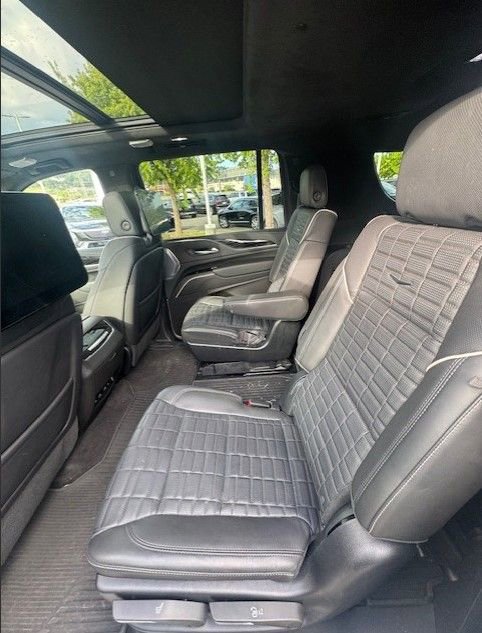 Used 2023 Cadillac Escalade ESV V image 13