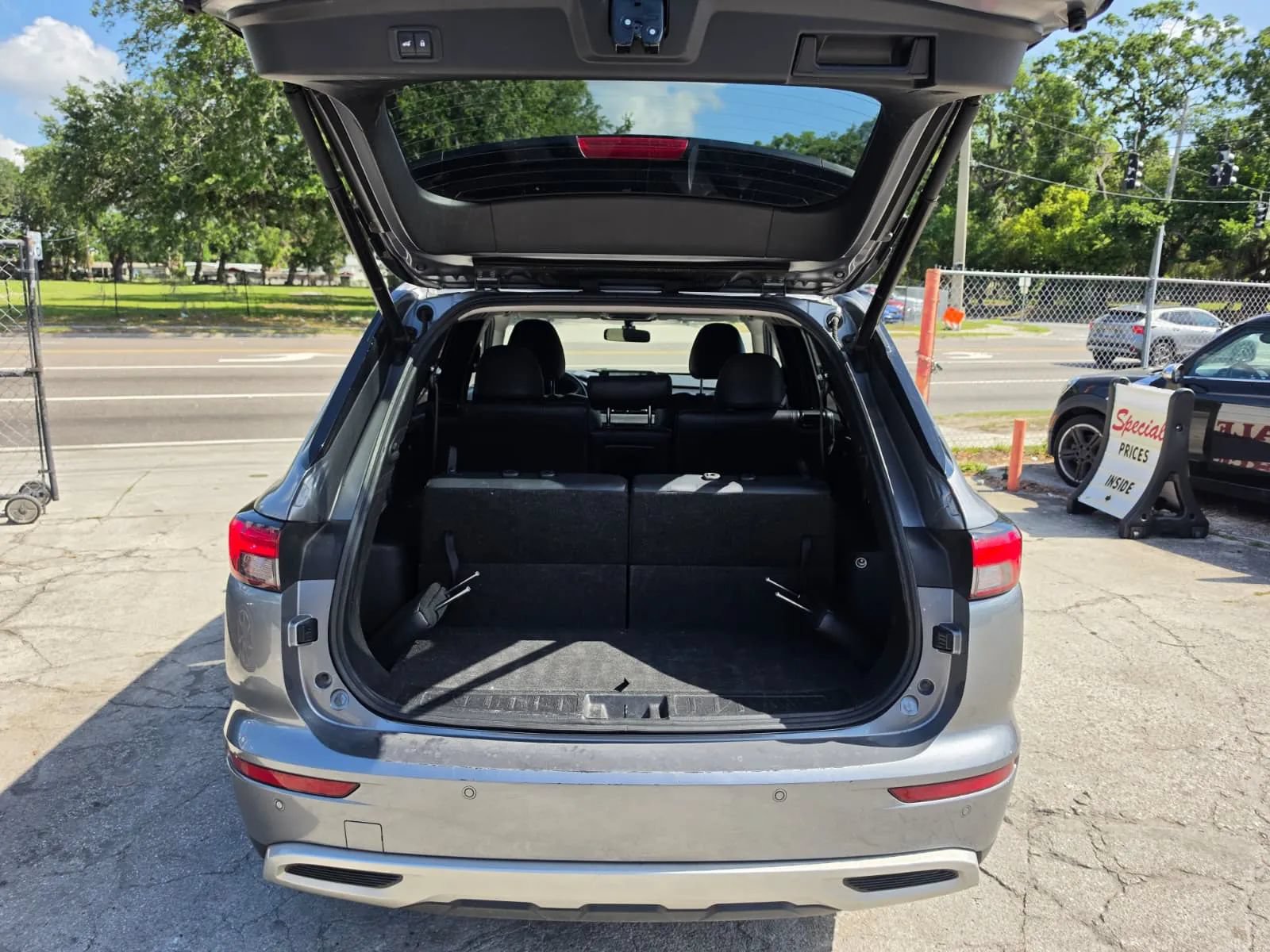Used 2023 Mitsubishi Outlander SE FWD image 16