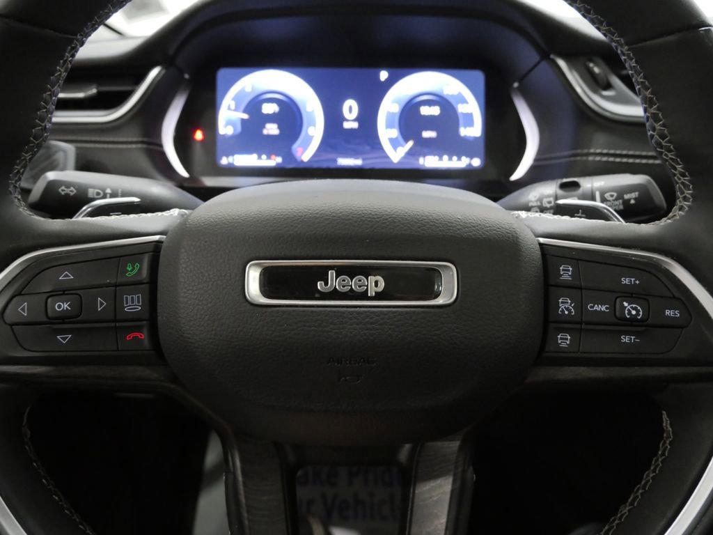 Used 2023 Jeep Grand Cherokee L Limited AWD/4WD image 17