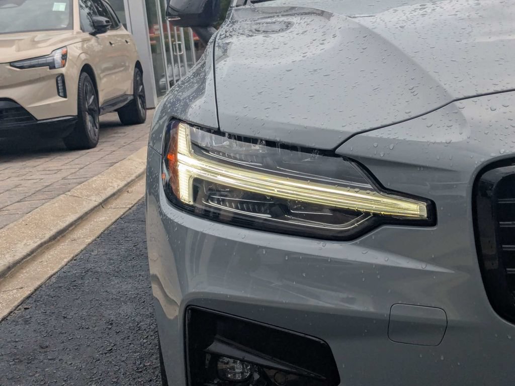 Certified 2024 Volvo S60 B5 Core AWD/4WD image 10