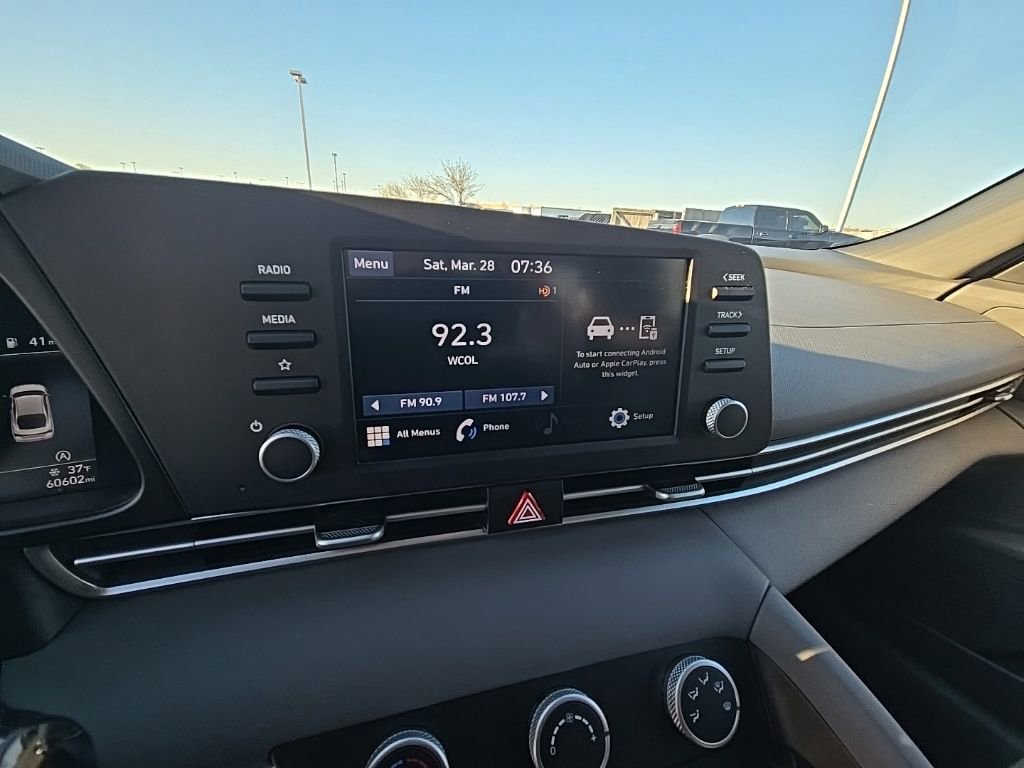 Used 2022 Hyundai Elantra SE image 17